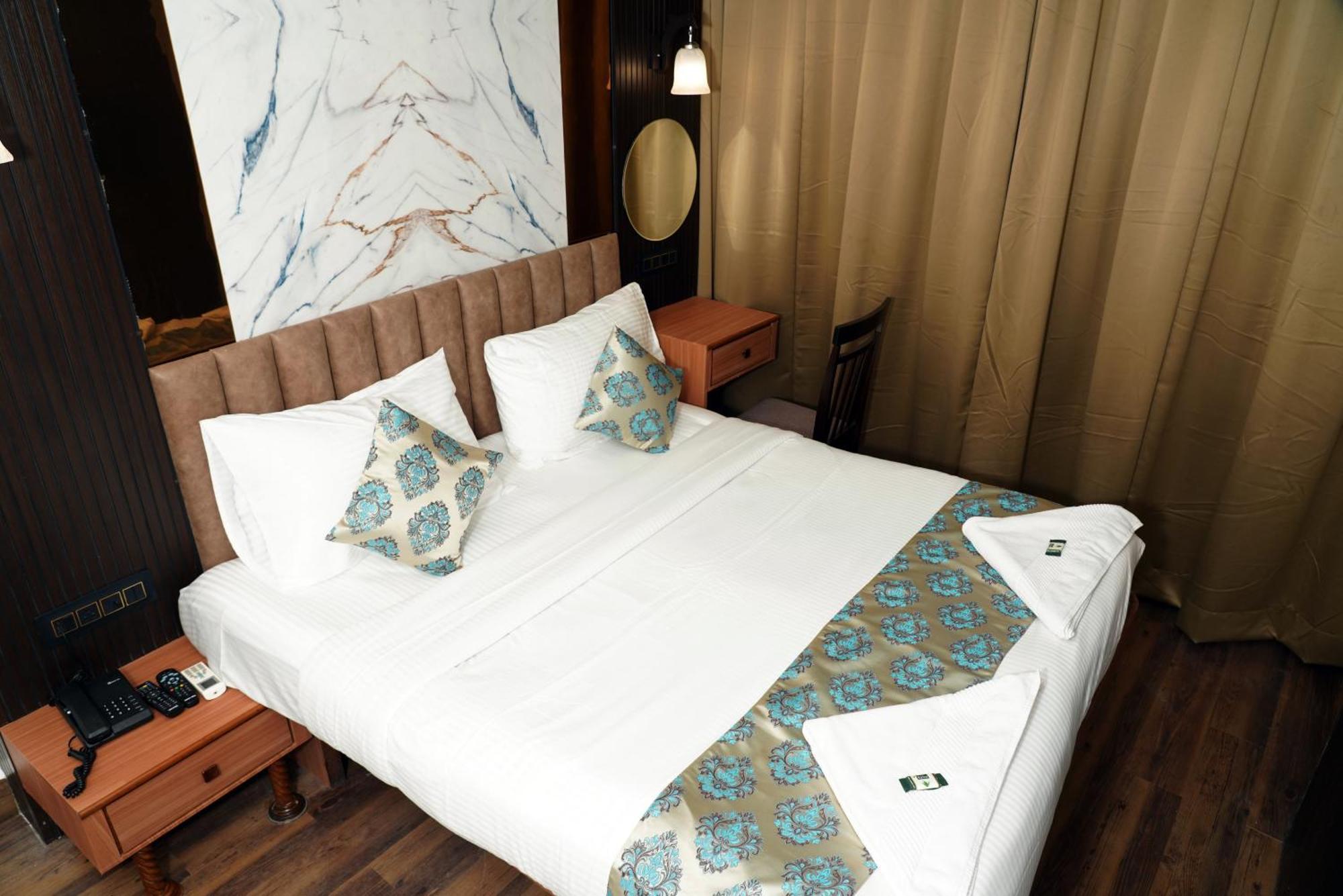 Hotel Padma Krishna Pune Exterior photo