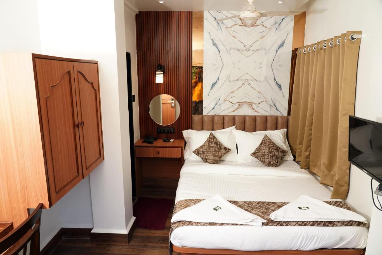 Hotel Padma Krishna Pune Exterior photo